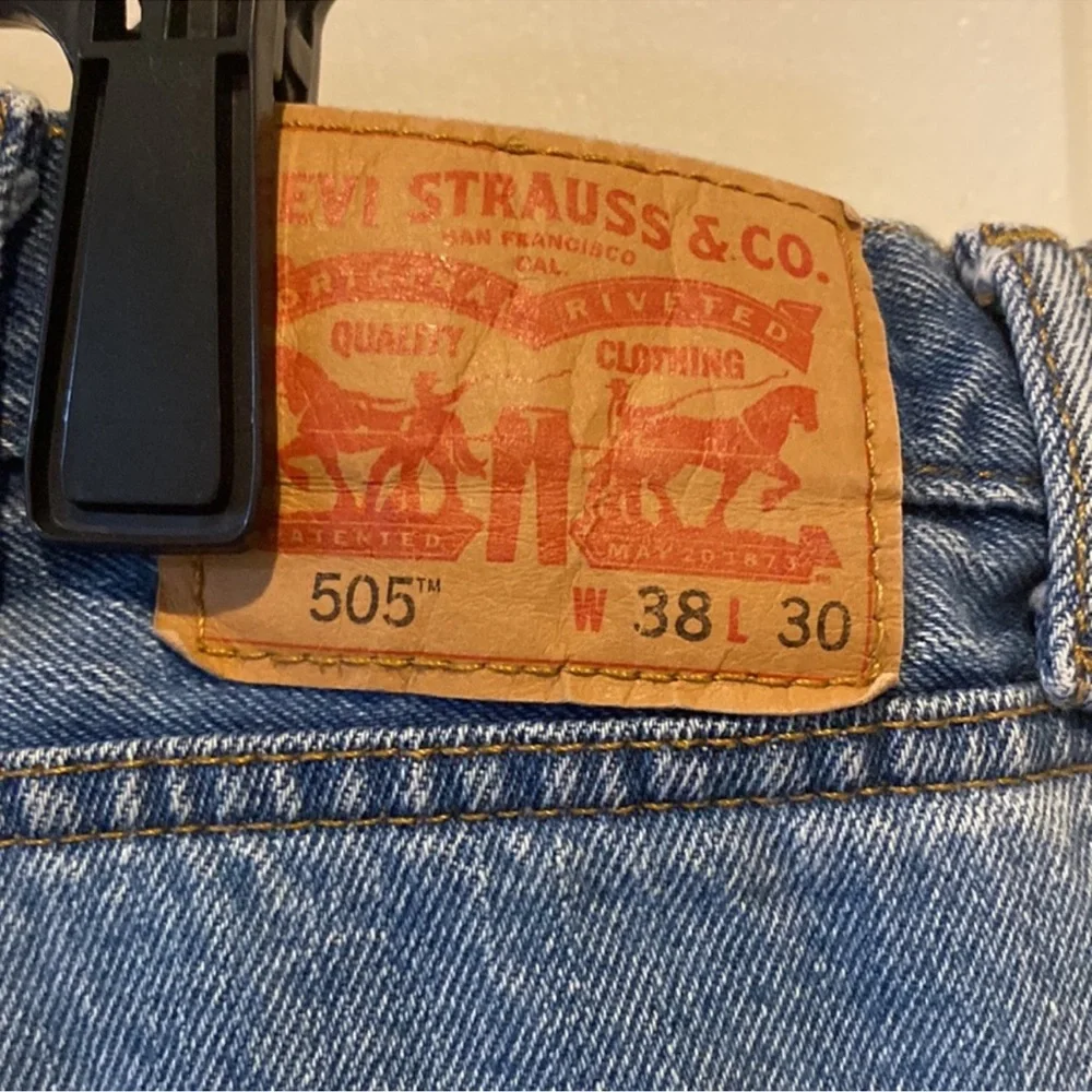 LEVI’S 505 38x30 Mens Denim Jeans Regular Fit Classic Straight Medium Wash $70